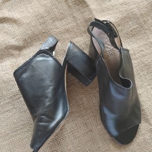 7.5M Black Leather Vince Camuto Sandal